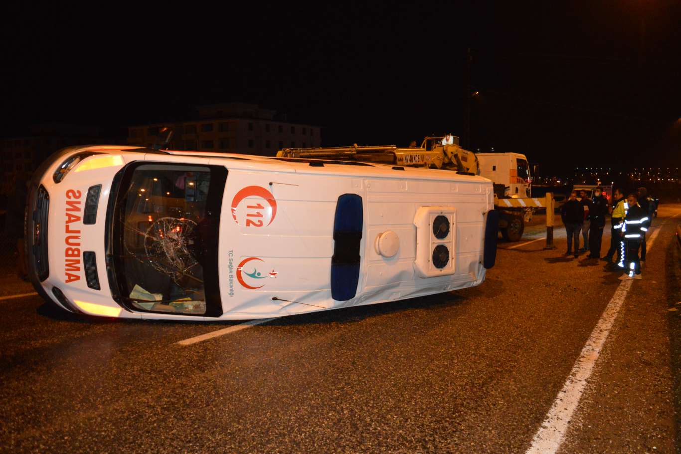 Siirt'te hafif ticari araç ambulansa arkadan çarptı: 4 yaralı